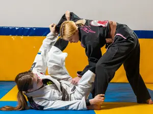 13-Year-Old Drops Attacker in Brutal Street Fight