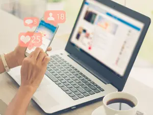 5 Reasons Not To Post Your Travel Plans On Social Media This Holiday Season