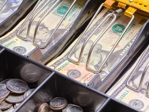 Florida Man Steals Entire Cash Register Drawer