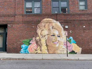 How Dolly Parton Won Our Hearts