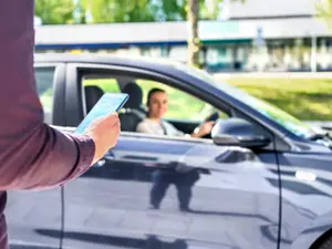 How To Safely Use Uber® Or Lyft®