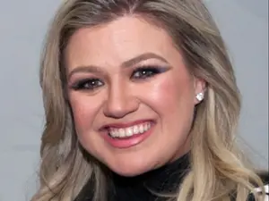 'I've Lost, Alone, A Lot': Kelly Clarkson Returns With Cryptic Message