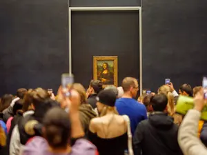 Louvre Pranksters Outsmart Security With LEGO Frame