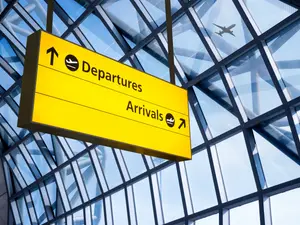 Naked Woman at Dallas Airport Stabs, Bites, Screams in Manic Rampage