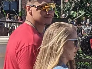 Patrick Mahomes Paints His Wife