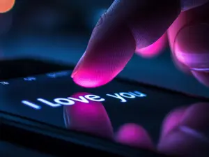 She Sent $850K To 'Brad Pitt' - Turns Out, It Was All A Lie